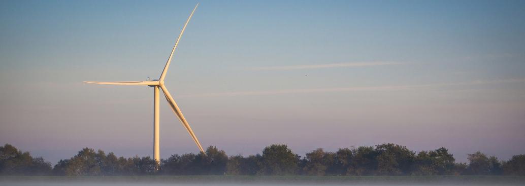 Wind turbine on land